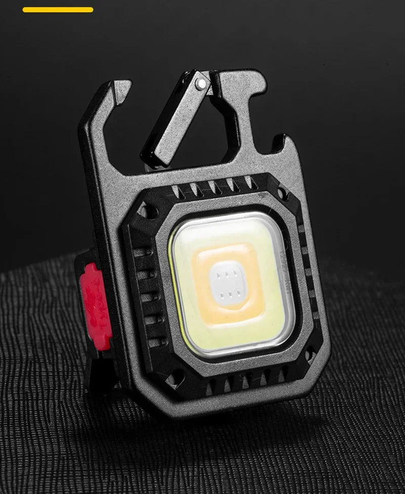 Mini lanterna LED com íman, luz COB, ideal para camping ao ar livre e uso no trabalho. Compacta para bolso, com 800 lúmens, recarregável por USB e 7 modos de iluminação