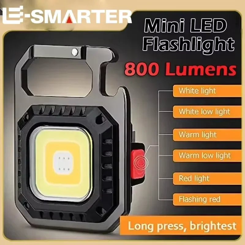 Mini lanterna LED com íman, luz COB, ideal para camping ao ar livre e uso no trabalho. Compacta para bolso, com 800 lúmens, recarregável por USB e 7 modos de iluminação