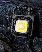 Mini lanterna LED com íman, luz COB, ideal para camping ao ar livre e uso no trabalho. Compacta para bolso, com 800 lúmens, recarregável por USB e 7 modos de iluminação
