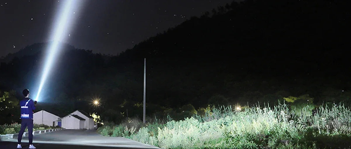Holofote lanterna LED recarregável de alta potência 1000 lúmens, portátil, com carregamento solar e função de busca