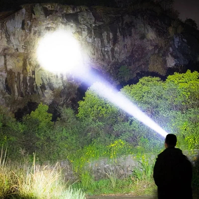 Lanterna de cabeça para atividades ao ar livre com longa duração de bateria e luz LED potente, ideal para pesca noturna, recarregável e com fixação magnética