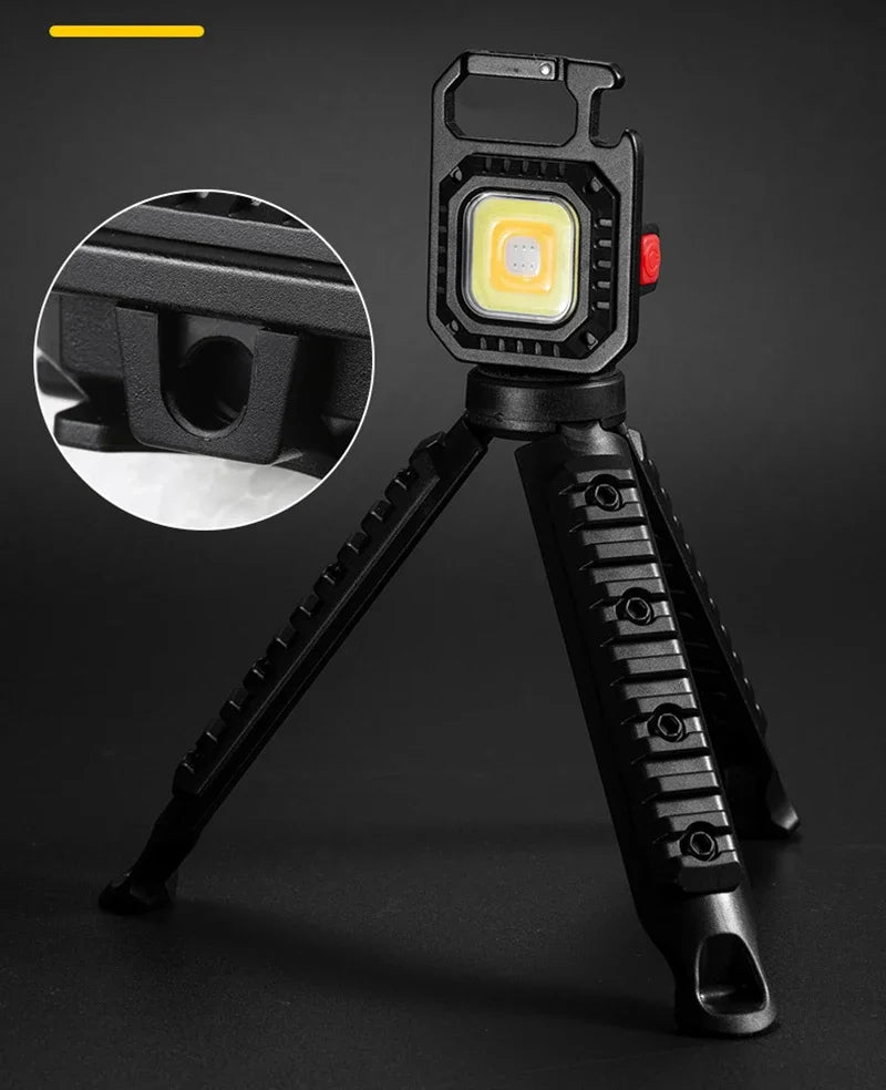 Mini lanterna LED com íman, luz COB, ideal para camping ao ar livre e uso no trabalho. Compacta para bolso, com 800 lúmens, recarregável por USB e 7 modos de iluminação
